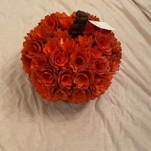 Wooden flower pumpkin, orange with orange glitter